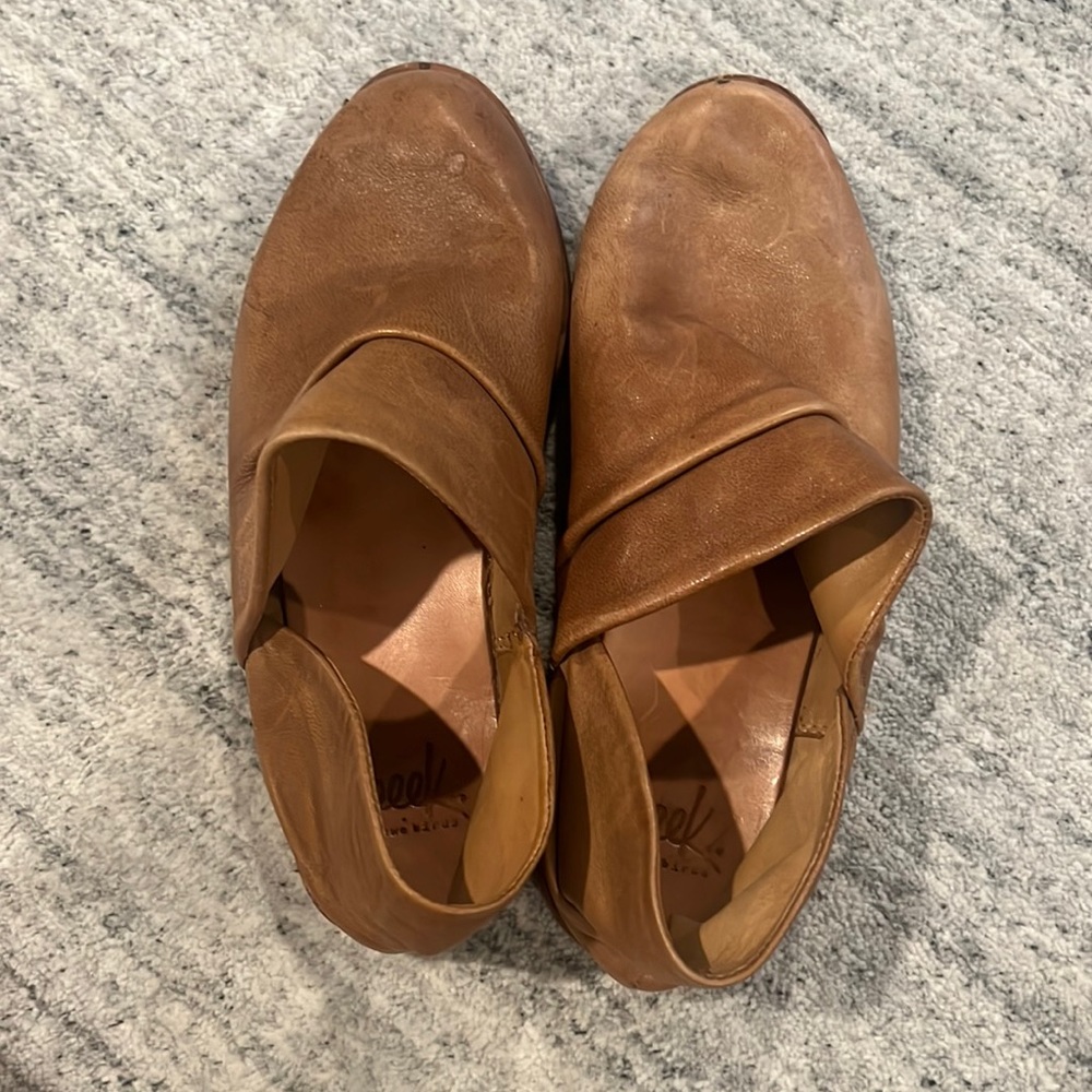 Beek by two birds tan mules